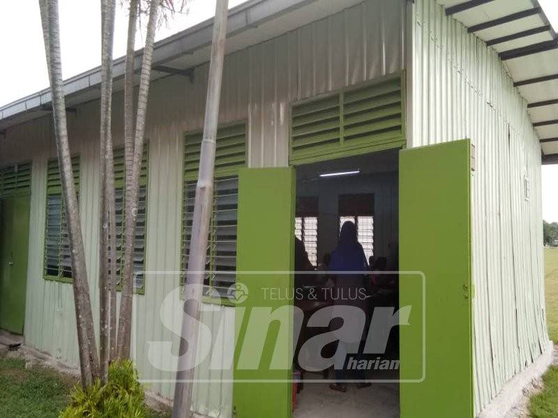Kontena yang diubah suai menjadi kelas bagi menampung kepadatan pelajar.