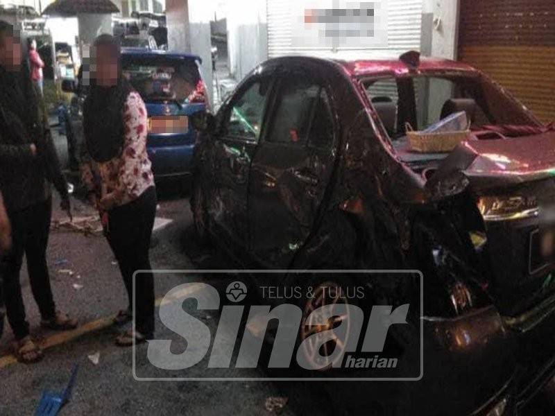 Antara kenderaan yang dirempuh lori tanpa pemandu tersebut.
