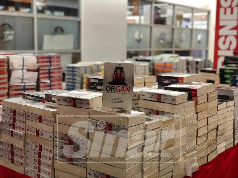 Selain buku resipi dan kanak-kanak pengunjung juga berpeluang mendapatkan himpunan novel karya penulis tempatan yang dijual sempena Jualan Gudang Awal Tahun 2019 Karangkraf di Kompleks Karangkraf, Shah Alam bermula pada 15 hingga 24 Februari 2019.