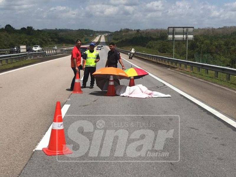 Seorang maut manakala lima cedera setelah kenderaan dinaiki terbabas di KM 400.3 LPT2 Bukit Besi-Ajil, pagi tadi. - Foto:Ihsan polis