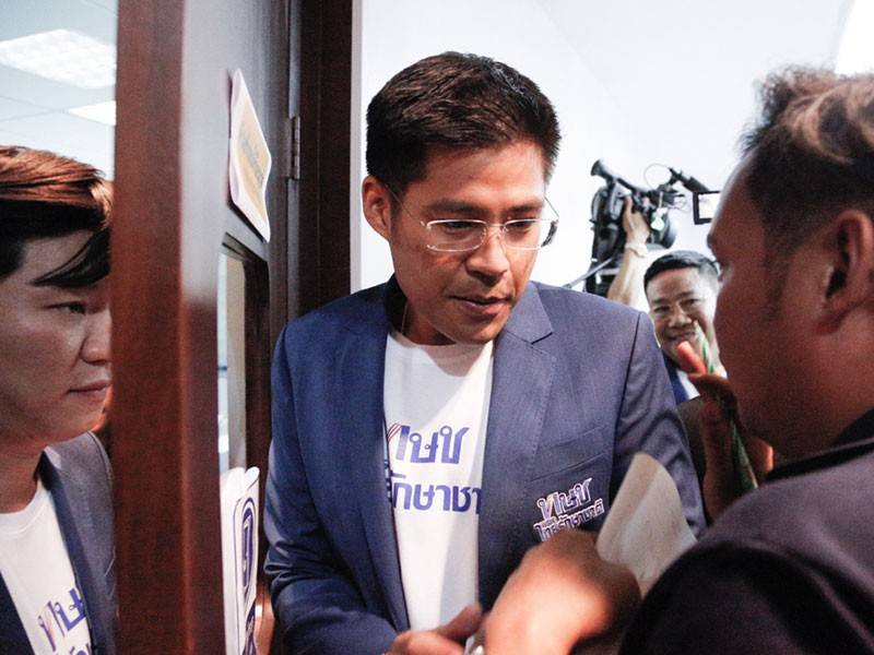 Pemimpin parti Thai Raksa Chart, Preechaphol Pongpanit berikrar untuk menentang pihak yang mengancam untuk membubarkan parti terbabit.
