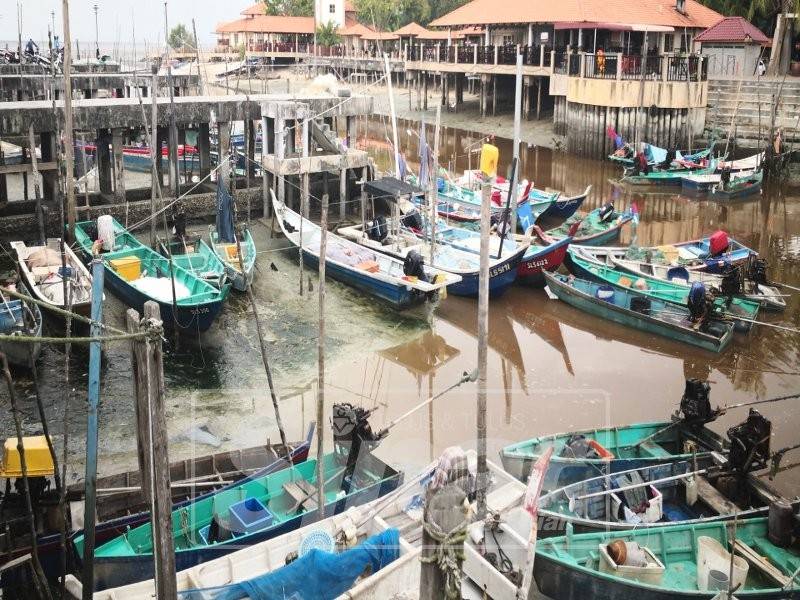 Nelayan mendedak kerajaan teruskan ESH dan tidak menangguhkan bayaran berkenaan.