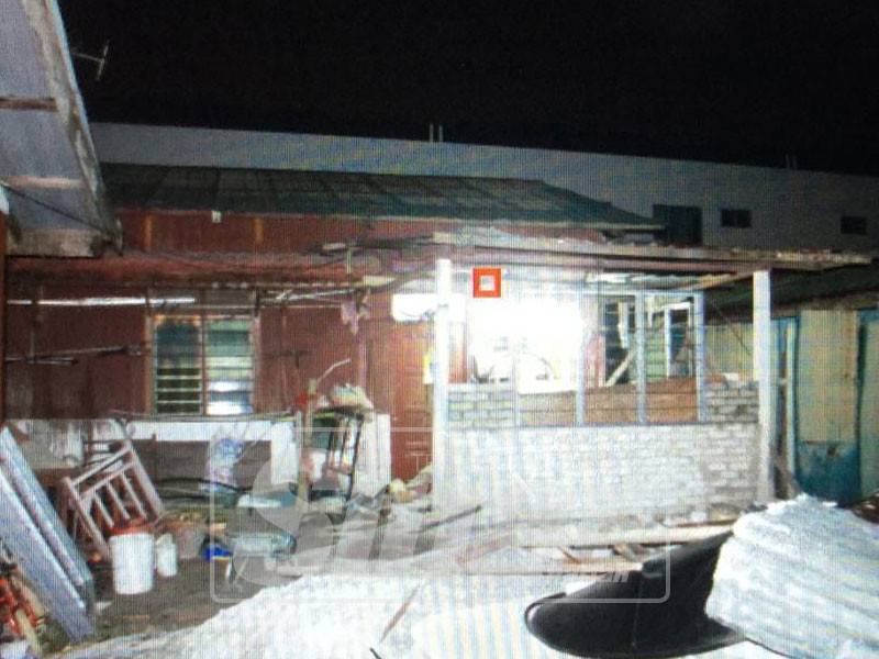 Rumah tempat tinggal pasangan suami isteri terbabit.