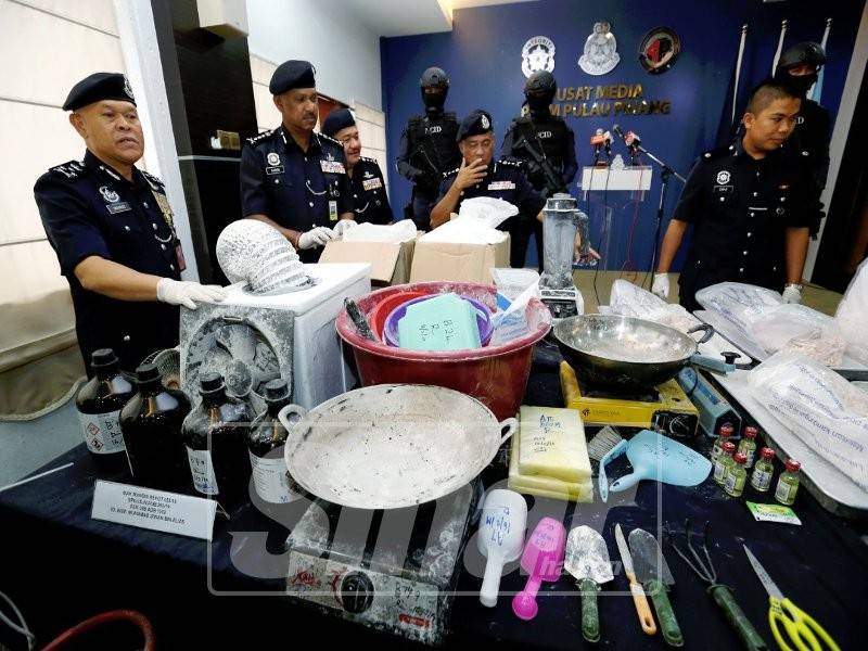 Pelbagai peralatan memproses dadah dirampas dalam empat serbuan 16 Februari lalu.