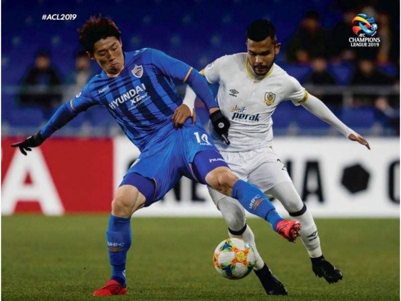 Aksi perlawanan antara Perak dengan Ulsan Hyundai. - Foto instagram theafchub