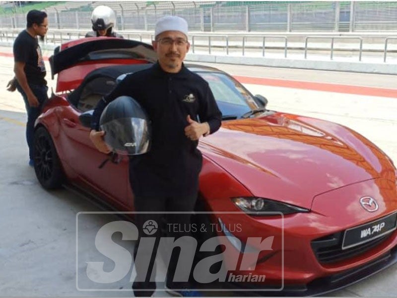 Nik Omar berkongsi gambarnya ketika beraksi di Litar Antarabangsa Sepang.