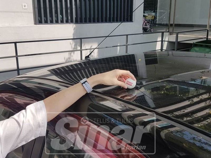 Penduduk Kondominium The Address hidup dalam kebimbangan apabila dihujani bola golf dari kelab golf berhampiran.