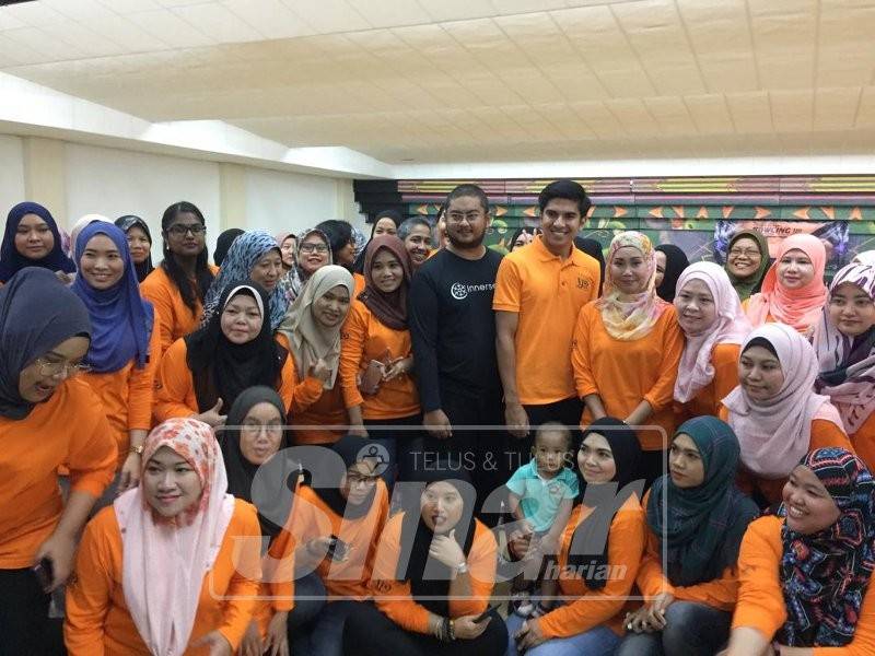Sye Saddiq ketika merasmikan Pertandingan Boling Mesra Media Persatuan Wartawan Wanita Malaysia (Pertama) di sini, hari ini.
