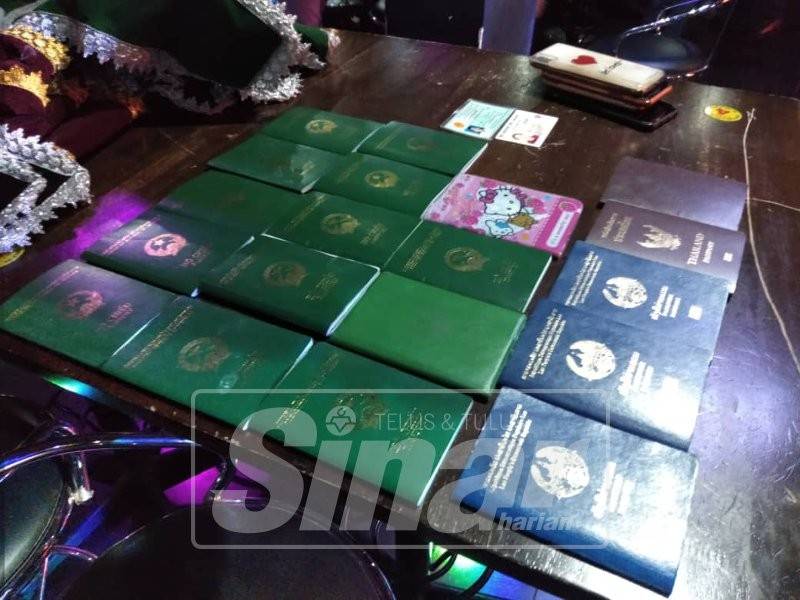 Antara pasport yang dirampas.