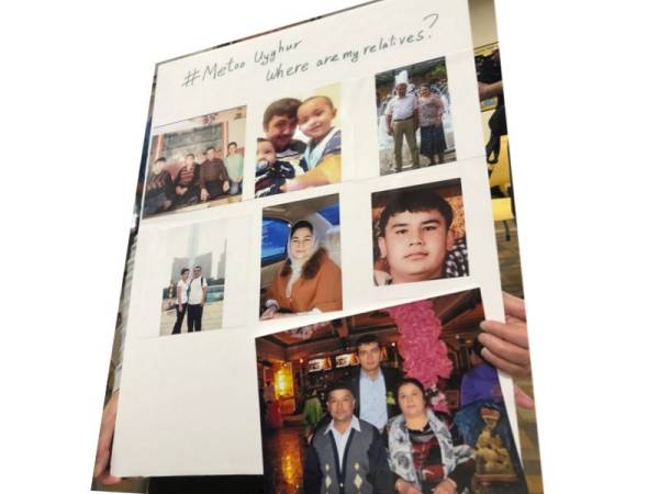 Poster menunjukkan ahli keluarga yang hilang. - Foto AP