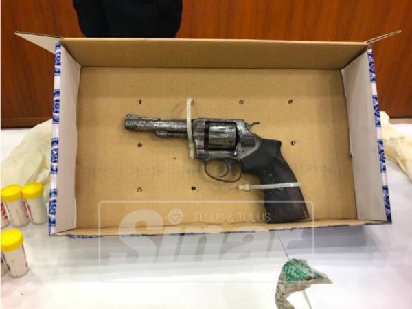 Pistol yang dibekalkan oleh pembekal dadah dari negara jiran kepada suspek tempatan.