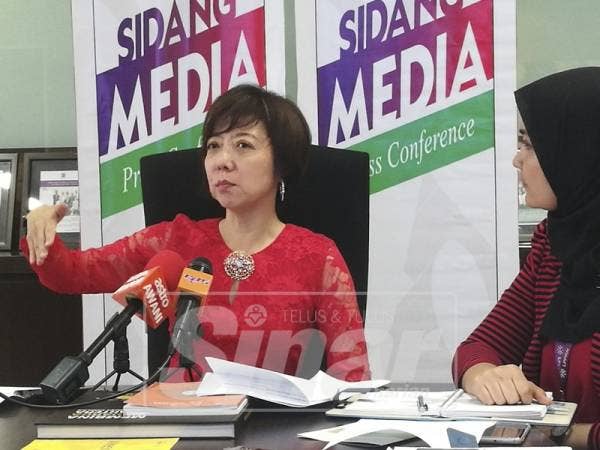 Nicole Tan pada sidang media semalam.
