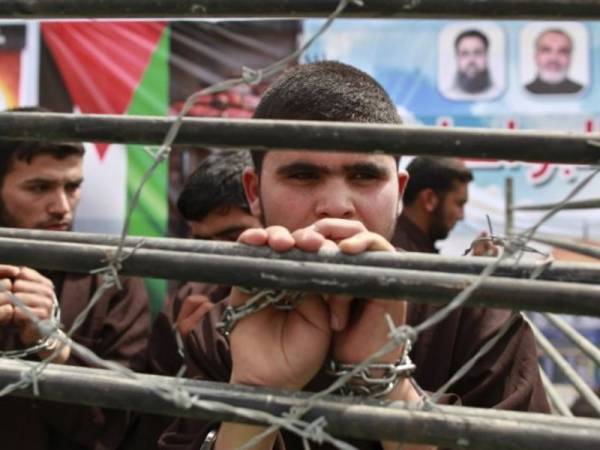 Tahanan Palestin yang ditahan di penjara Israel