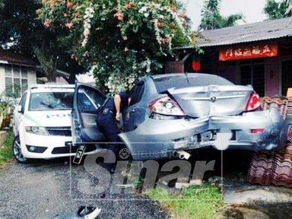 Keadaan di lokasi kejadian di hadapan sebuah rumah di Kampung Lee Kong Cheng.
