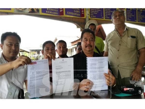 Mohd Tarmizhi (duduk, kanan), pada sidang media, berkenaan.