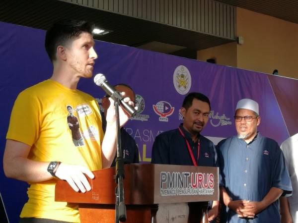 Tahun ini, genap 10 tahun Mat Dan menetap di Terengganu.