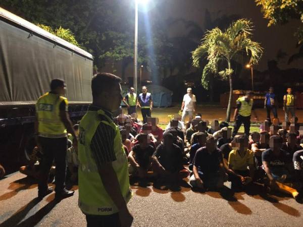 Antara PATI yang ditahan.