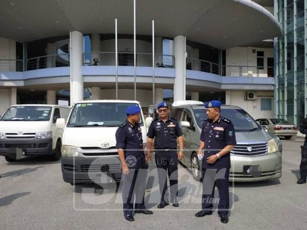 Van digunakan membawa rokok kretek tidak bercukai.