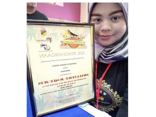 Antara sijil yang diperolehi Lizawati sepanjang dia menjalankan perniagaannya.