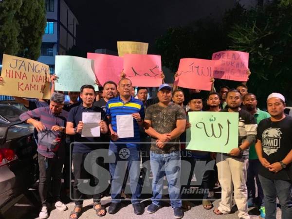 Pemuda Umno Wilayah Persekutuan mendesak tindakan segera ke atas individu Alvin Chow yang digelar sebagai ‘parasit’ yang mengganggu keharmonian negara 