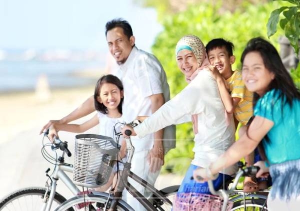 UNTUK mewujudkan keluarga yang bahagia dan harmoni, ibu bapa dinasihatkan berlaku adil kepada semua anak-anak.-Gambar hiasan