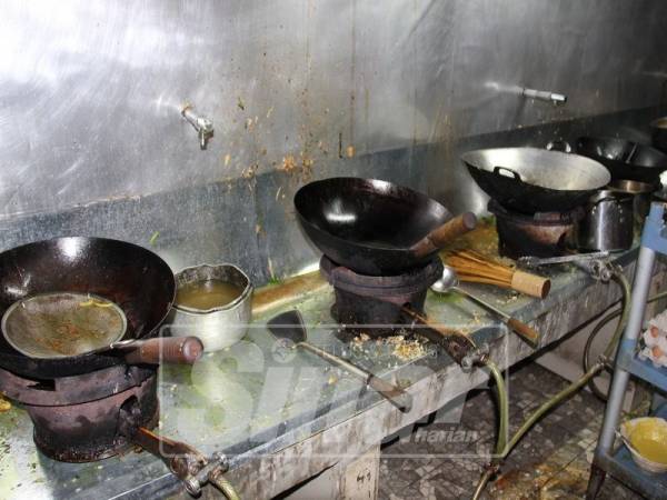 Keadaan tempat memasak yang terlalu kotor.