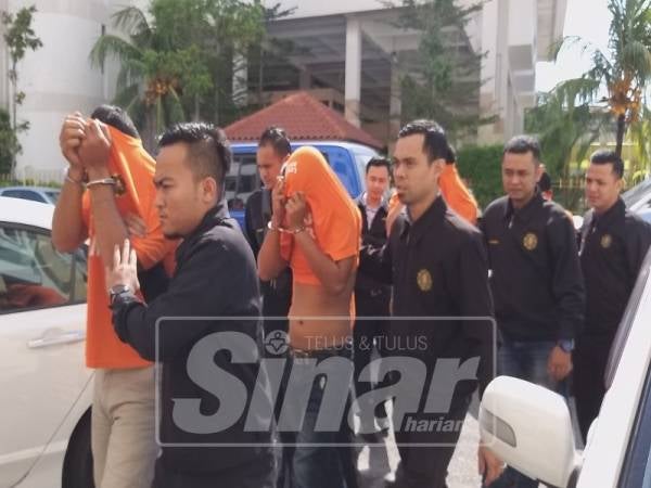 Lapan pegawai penjara direman enam hari bagi membantu siasatan.