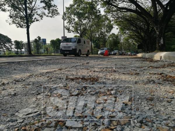 Pengguna jalan raya berharap agar kerja naik taraf ini dapat disiapkan segera.