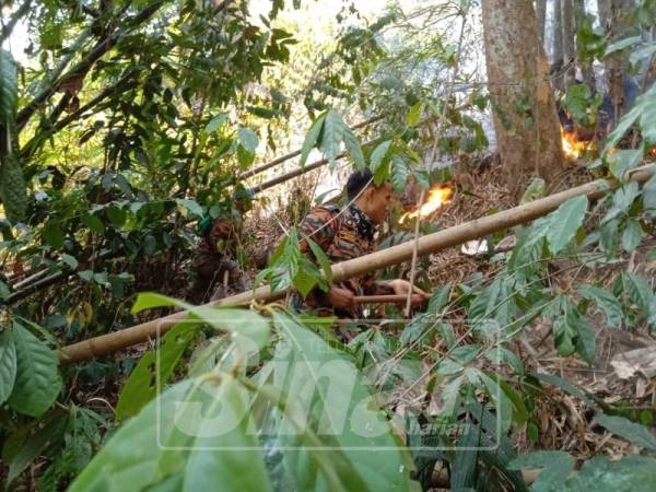 Teknik fire break dan memadamkan bara berjaya mengawal kebakaran di lokasi.