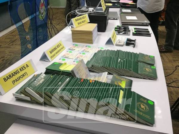 Antara pasport yang dirampas Imigresen dalam dua serbuan itu.