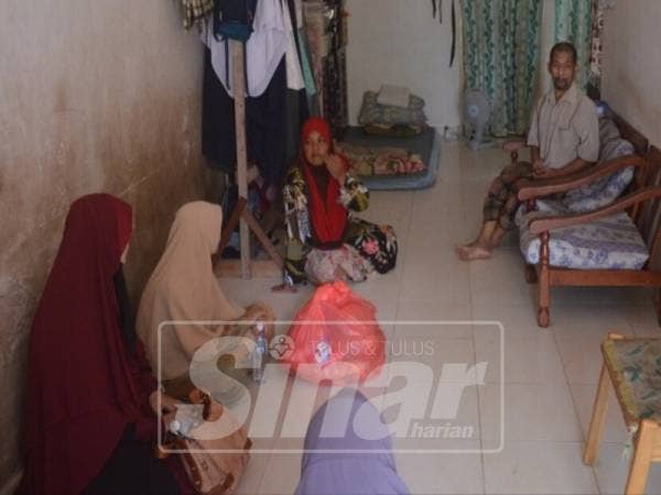 Mohd Ripin dan Che Kembang menerima lawatan Sekretariat Pusat Khidmat Ahli Parlimen Kuala Nerus.