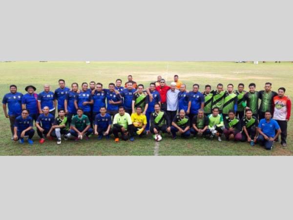 Perlawanan bola sepak persahabatan ukhwah menyaksikan Pemuda Pas menewaskan Pemuda UMNO di Stadium Mini, Kuala Kangsar.