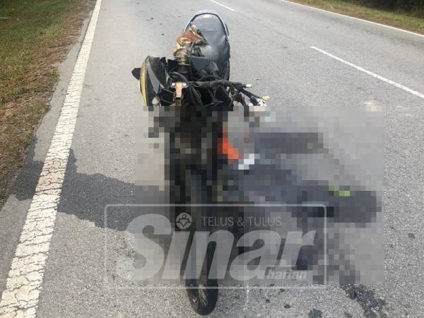 Motosikal mangsa yang diseret sejauh 70 meter dan mangsa disahkan maut di tempat kejadian.