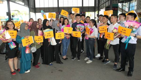 Seramai 21 calon STPM dari SMART memperoleh gred 3.5 dan ke atas.