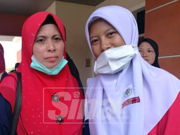 Sharifah Zulaini bersama anaknya, Alya.