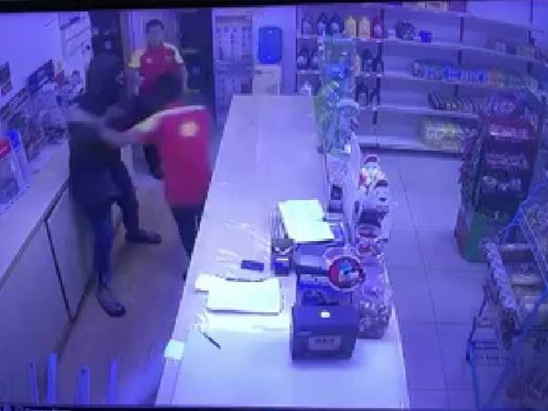Rakaman CCTV tindakan suspek cuba melakukan samun