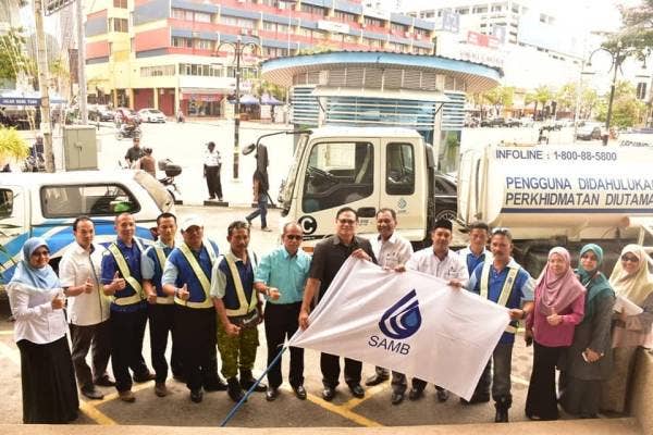Sesi pelepasan misi bantuan air oleh Syarikat Air Melaka Berhad ke Kedah bagi membantu krisis air yang meruncing di Merbok. - Foto: SAMB.