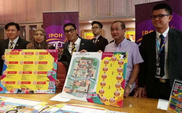 Ahmad Faizal pada majlis menandatangani Memorandum Persefahaman (MOU) antara Tourism Perak dan Perak Transit Berhad, di pejabatnya, hari ini.