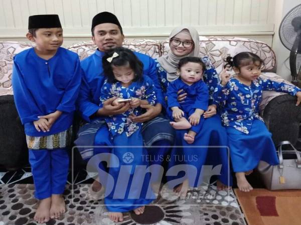 Aishah dan suami kini bahagia bersama empat cahayamata mereka yang comel