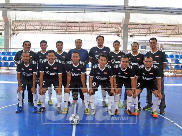 Pasukan Sinar Harian tampil bersama jersi baharu tajaan TNB.