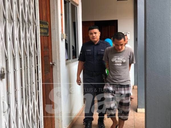 Nik Syahir dijatuhi hukuman penjara 6 tahun selepas meragut beg mangsa berusia 45 tahun di di tepi Jalan Dato Pati, bulan lalu.