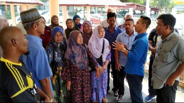 Antara peniaga yang hadir untuk berdepan tuduhan itu dan mengaku tidak bersalah. 