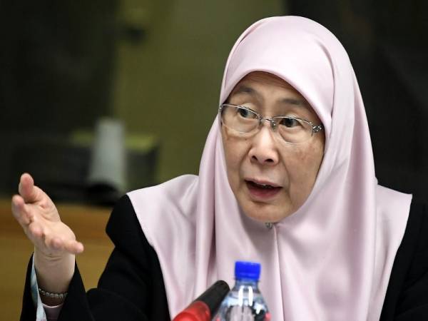 Timbalan Perdana Menteri Datuk Seri Dr Wan Azizah Wan Ismail yang juga Presiden Biro Majlis Antara Kerajaan (IGC) berucap ketika mempengerusikan Mesyuarat Biro Pengurusan Transformasi Sosial (MOST) Pertubuhan Pendidikan, Kebudayaan dan Sainstifik Pertubuhan Bangsa Bersatu (UNESCO) dan Sesi Ke-14 Majlis Antara Kerajaan bagi MOST di Ibu Pejabat UNESCO hari ini.
--fotoBERNAMA (2019) HAK CIPTA TERPELIHARA
PARIS, March 18 -- Deputy Prime Minister Datuk Seri Dr Wan Azizah Wan Ismail, who also president of the Intergovernmental Council (IGC) Bureau addressing her speech during the UNESCO Management of Social Transformation (MOST) meeting and the 14th Session of the Intergovernmental Council for MOST at the UNESCO headquarters today. Foto Bernama