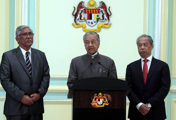 Dr Mahathir ketika sidang media selepas mempengerusikan Mesyuarat Jawatankuasa Khas Kabinet Mengenai Anti Rasuah (JKKMAR) Siri Ketujuh Bilangan 2 Tahun 2019 di Bangunan Perdana Putra hari ini. -Foto Bernama