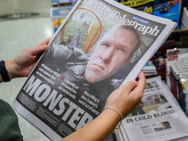 Laporan muka hadapan Daily Telegraph.