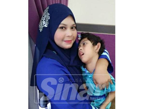 Rayahu terpaksa bekerja bagi menampung perbelanjaan keluarga.