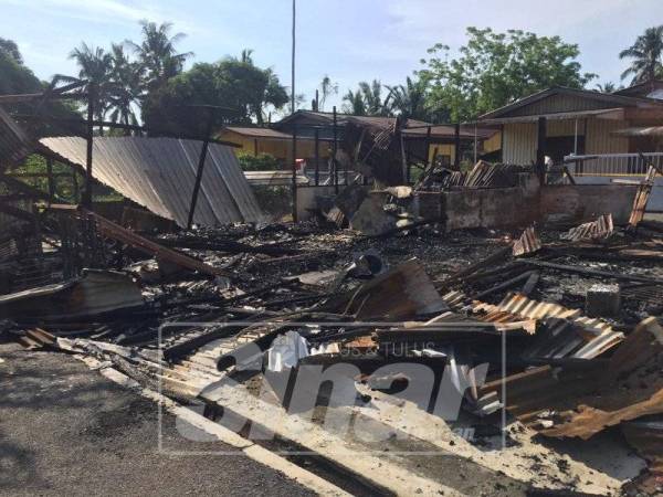 Keadaan rumah mangsa yang terbakar.