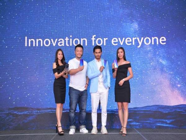Pengurus Besar Xiaomi Malaysia dan Singapura, Allen An dan Aeril ketika majlis pelancaran Redmi Note 7 