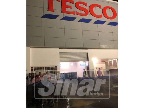 Kesemua troli yang disertu semalam