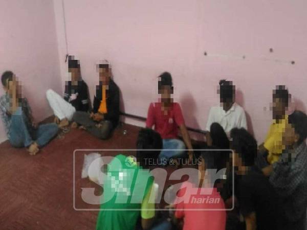 Semua penagih yang ditahan dibawa ke pejabat AADK untuk soal siasat